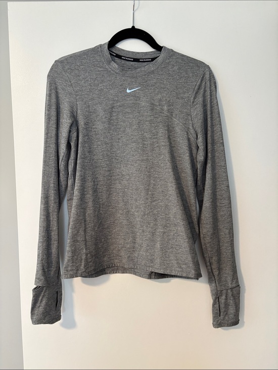 Nike Tops - Nike Dri Fit Heather Gray Long Sleeve Performance Tee